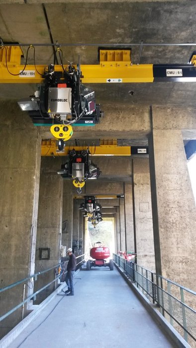 MEIJE installs VERLINDE EUROBLOC VT hoists for the renovation of 6 EDF hydroelectric dams on the River Maulde.